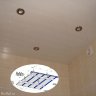 Реечный навесной потолок Албес - 71 Белый жемчуг с металлической полосой 4x10 см