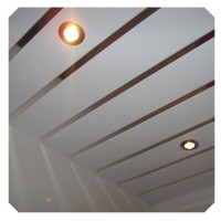 Реечный потолок немецкий дизайн белый с хром вставкой 1,15 х 2 м