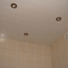 Алюминиевый бесщелевой реечный потолок белый матовый в ванную - Размер 5,55 м. x 4 м.