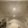 Алюминиевый реечный потолок белый с хром вставкой - Размер 3 м. х 4,6 м.