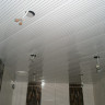 Размер 3 м. x 3 м. - Реечный подвесной потолок 100 AS белый с зеркальной полосой