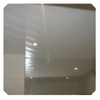 Алюминиевый реечный потолок белый жемчуг с белой вставкой в комплекте - Размер 1,75 м. x 1,75 м.