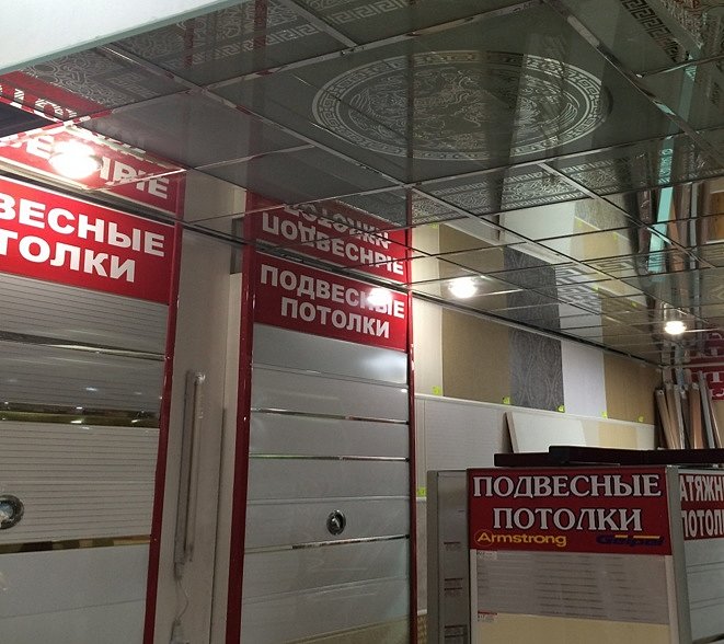 Реечный потолок в аккуратном интерьере