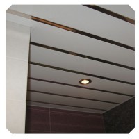 Реечный потолок на балкон белый с хром вставкой  1.33х3 м