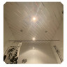 Реечный потолок белый матовый с хром вставкой в ванную комнату 2,35 м х 1,7 м