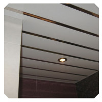 Качественный реечный потолок белый с хром вставкой в комплекте - Размер 2,65 м. x 1,95 м.