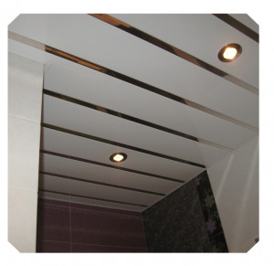 Размер 2.1 м. x 1,75 м. - Алюминиевый качественный реечный потолок белый матовый с хром вставкой в комплекте