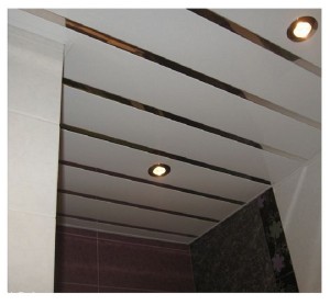 Качественный реечный потолок белый матовый с хром вставкой в комплекте - Размер 2.6 х 2 метра
