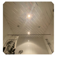 Алюминиевый реечный потолок для ванной комнаты белый с раскладкой хром 1,5 м. х 1,7м. AN85A 
