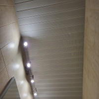 Размер 3,5 м. x 1,5 м. - Алюминиевый реечный потолок белый матовый с белой вставкой перфорированный