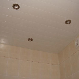 Реечный потолок для средней кухни белый - Размер 2,5 м. х 2,35 м.