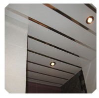 Качественный реечный потолок белый матовый c хром вставкой в комплекте - Размер 3,3 м. x 3,85 м