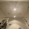 Комплект 1,68 х1,68 м - Реечный потолок белый с хром вставкой в ванную