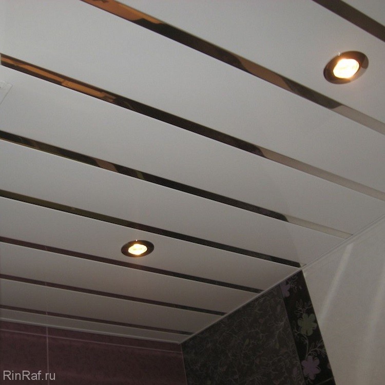 Виды и дизайн реечных потолков для ванной комнаты